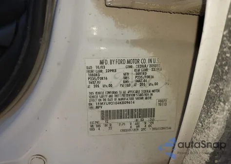 2004 Ford Escape Xlt z USA, uszkodzony, nr VIN 1FMYU93104KB09614